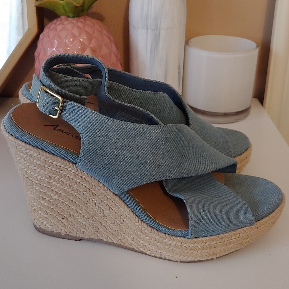 ✨HP✨ AE Espadrille Wedges